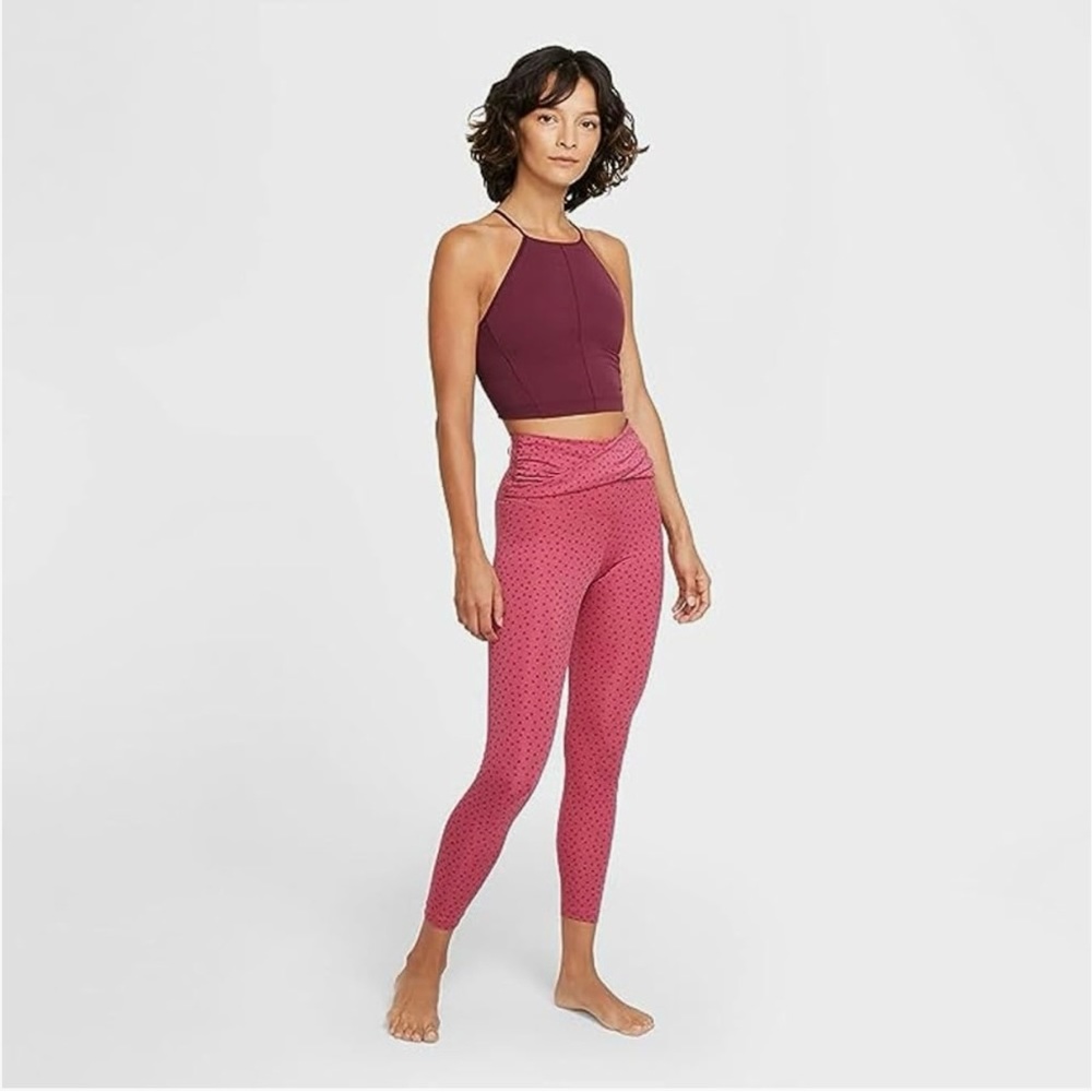 Like new, Nike womens Capri Leggings